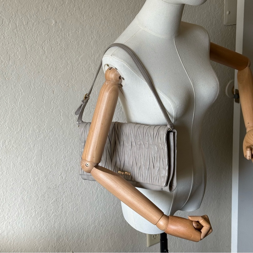 💎MIU MIU Matelasse Gather Leather Shoulder/ Clutch Bag Gray/ EUC💎 - Picture 15 of 16